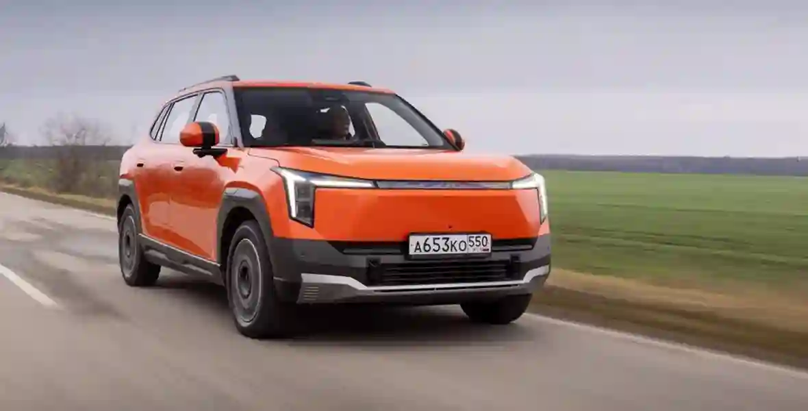 Новость EVOLUTE (Тихо едет, громко лает: чем удивил доступный российский электромобиль)